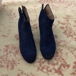 Blue suede shoes!